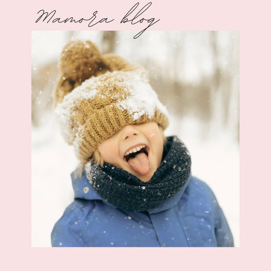 Как да обличаме бебето през зимата, без да го претопляме